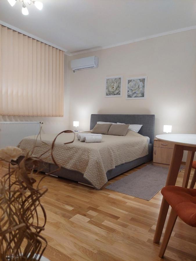 Apartman Miluro Daire Subotica Dış mekan fotoğraf