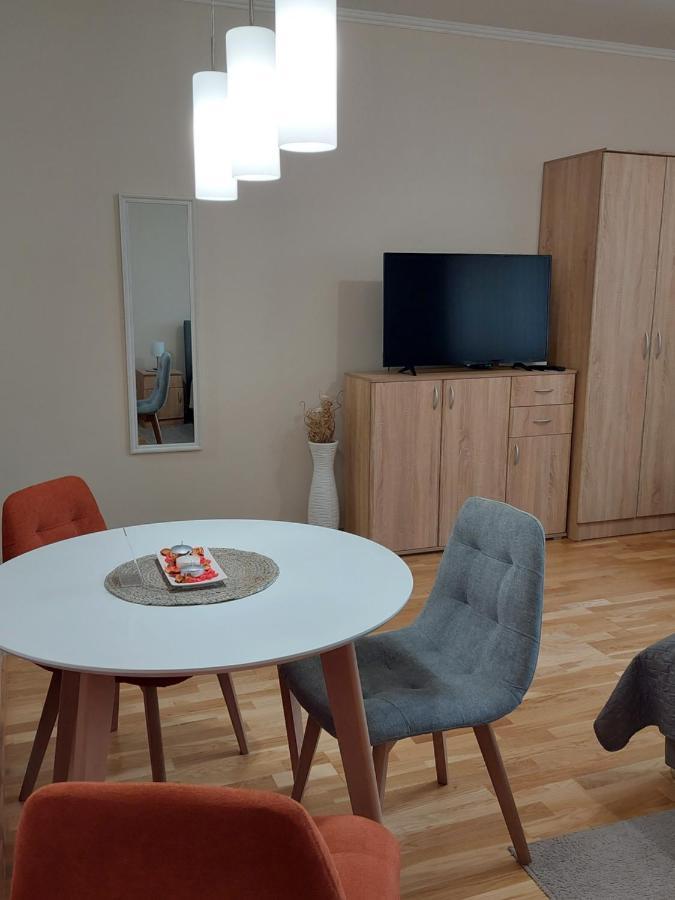 Apartman Miluro Daire Subotica Dış mekan fotoğraf